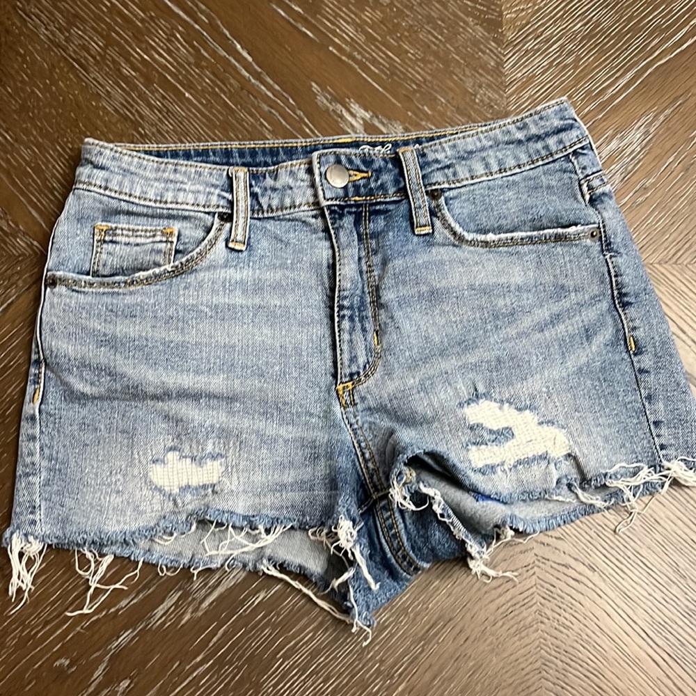 Universal Threads blue denim high rise shortie cutoff jean short 2.5” Size 4